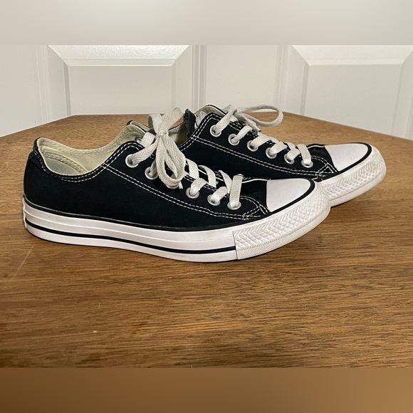 Converse Black Sneakers Woman’s Size 7 - Picture 2 of 7